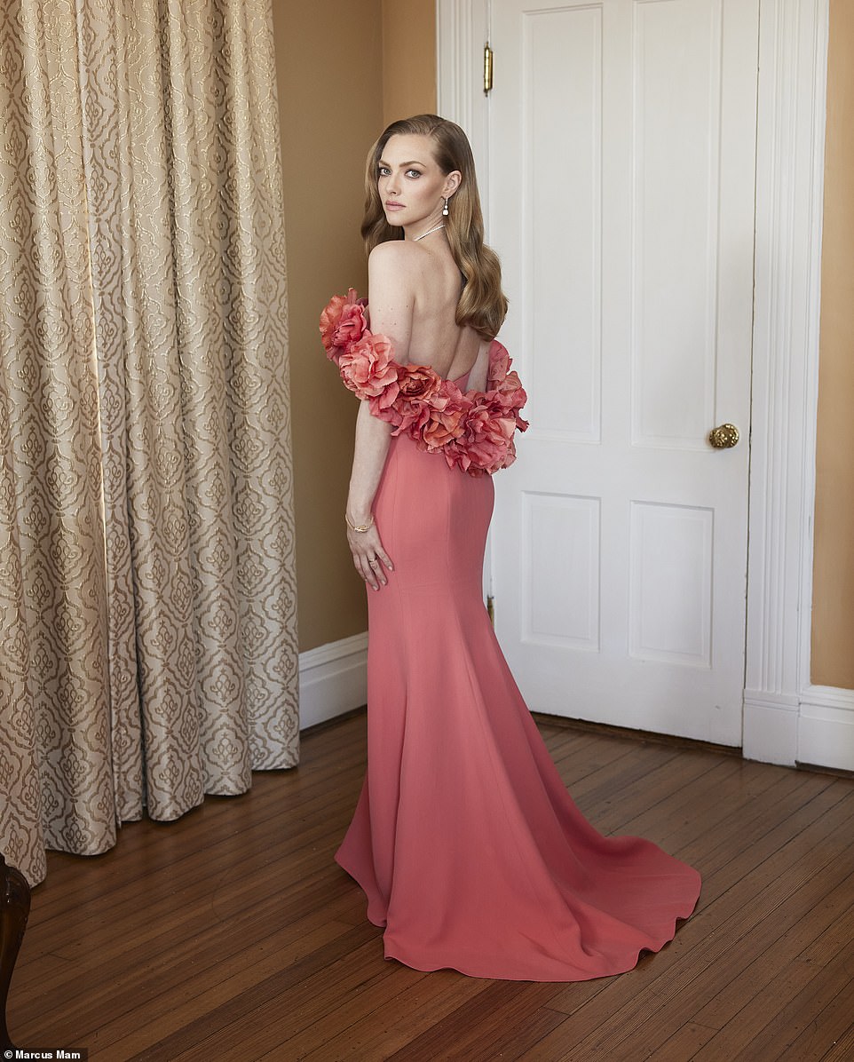 萨尔玛·海耶克、玛格特·罗比、蕾妮·齐薇格在金球奖上独领风骚