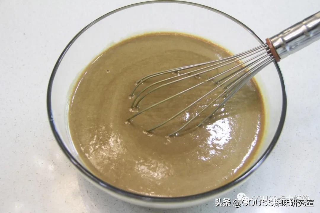 让密集恐惧症集体绕道的蜂巢蛋糕