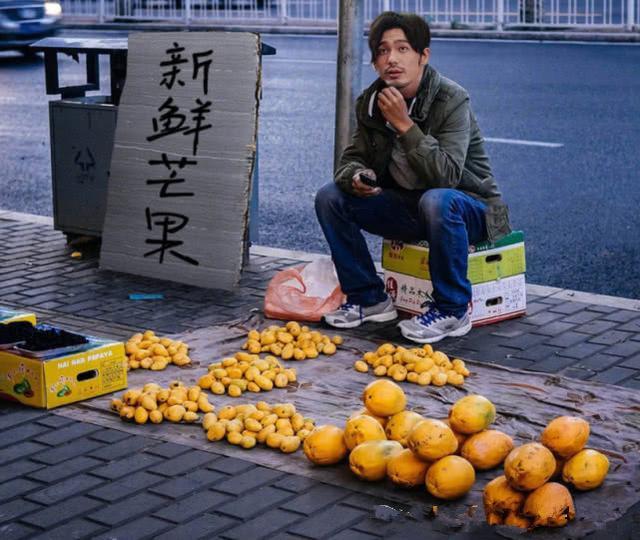 00后练摊记带你走进地摊生活,地摊练摊怎么样