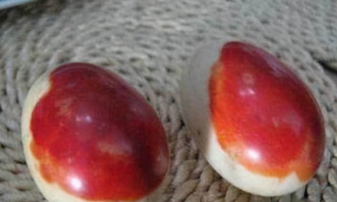 老农挖出带血鸡蛋,四川老农挖出千万宝贝