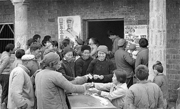 80年代看电影老照片,八十年代看电影老照片