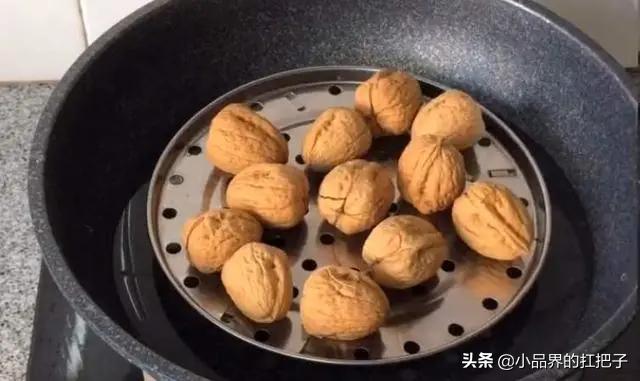 剥核桃皮的省力快速的方法,核桃难剥有什么好办法