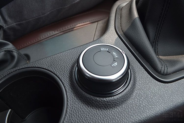 19款长城皮卡风骏7越野视频,中国生产的6驱皮卡