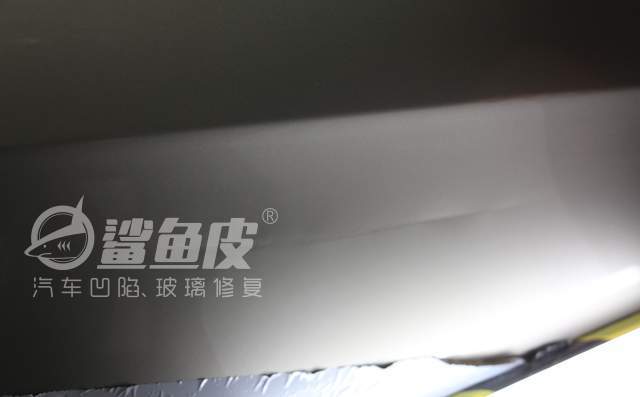 车门棱角凸陷如何无痕修复,别克车门深凹痕无痕修复案例