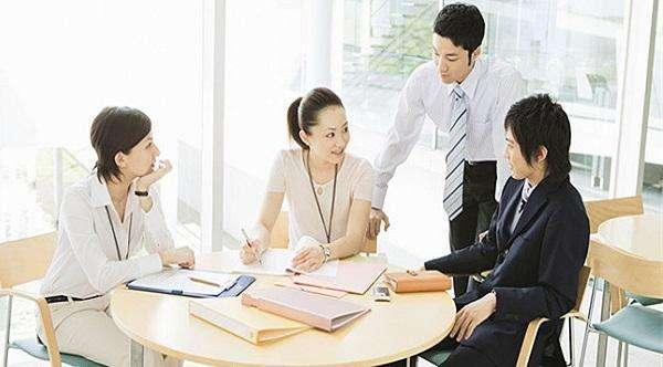 机缘巧合,被同事姐姐看上,如何才能妥善处理此事?