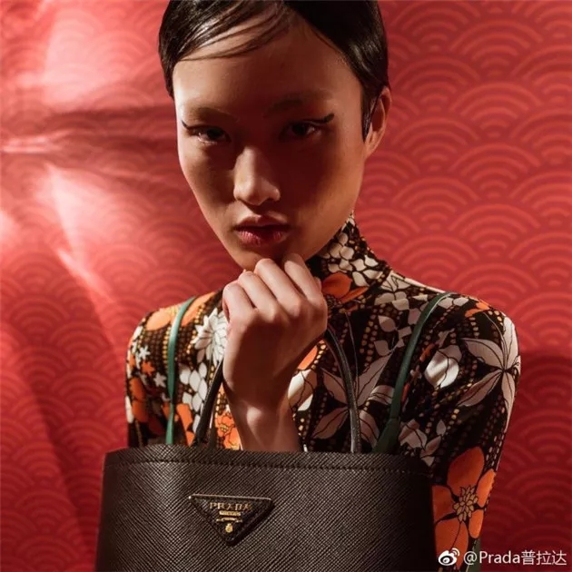 Prada团队没有土生土长的中国人？一份贺礼把中国新年玩坏了
