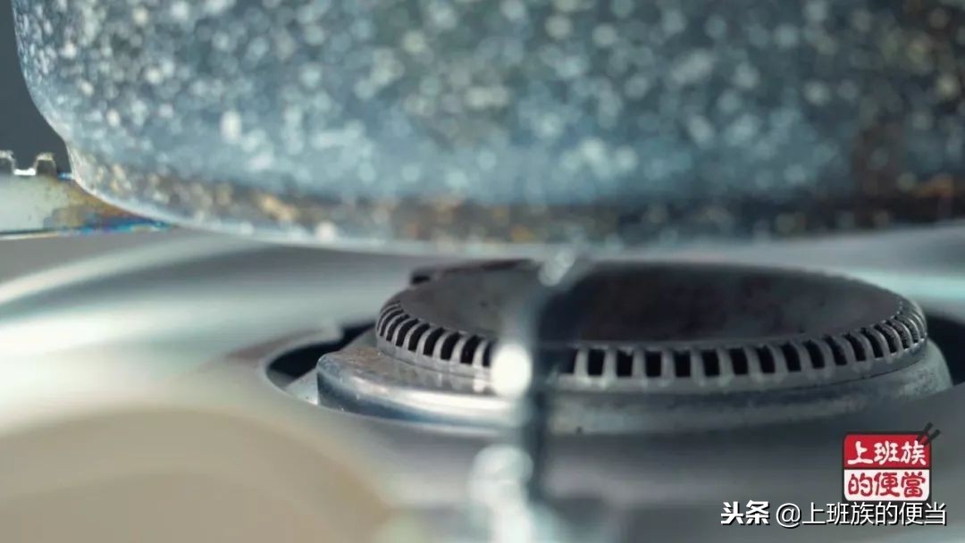 牛奶鸡蛋芒果布丁的做法,自制芒果布丁入口即化超级好吃