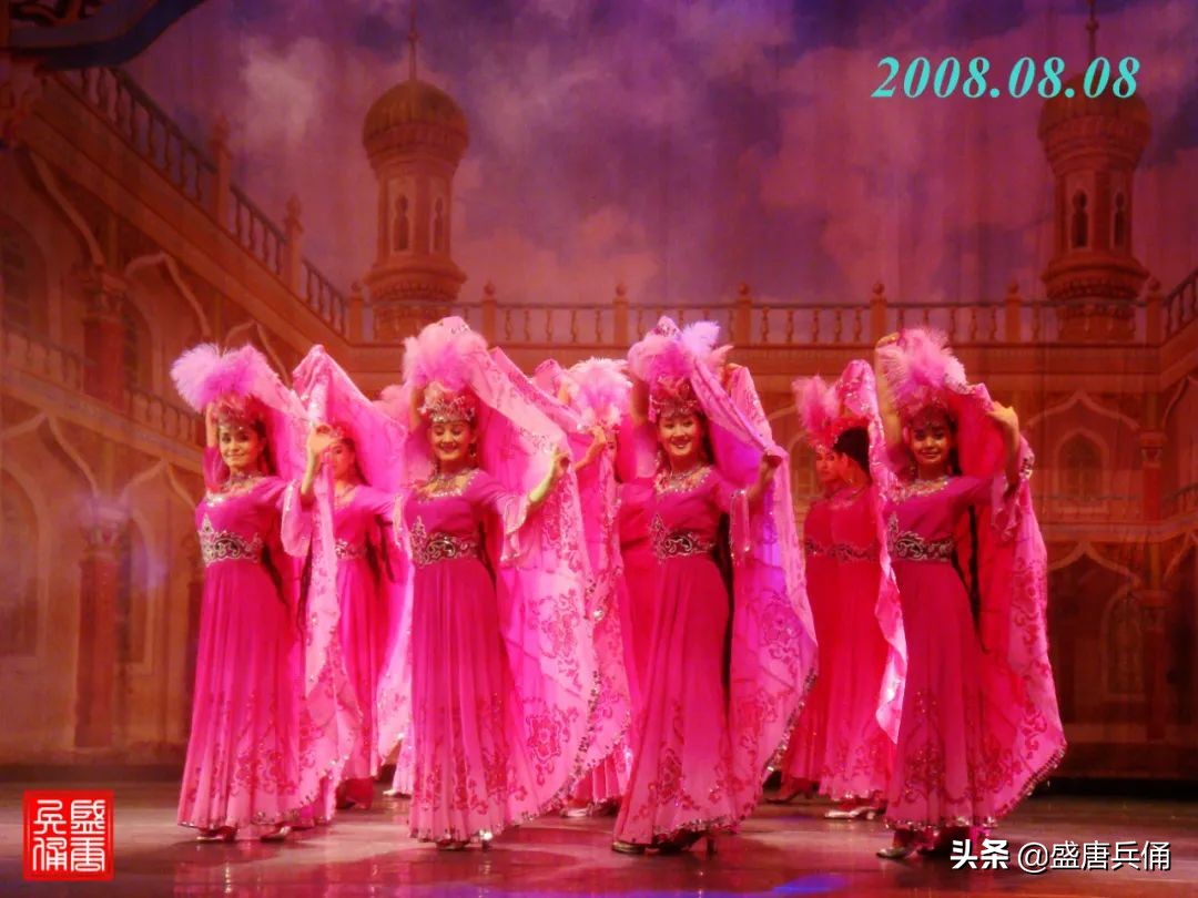 乌鲁木齐二道桥大巴扎民族风情,乌市二道桥国际大巴扎开街仪式