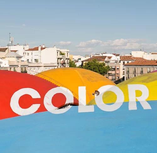 素希艺术：“僵尸自行车”飞上彩虹涂鸦？给废品点颜色看看！