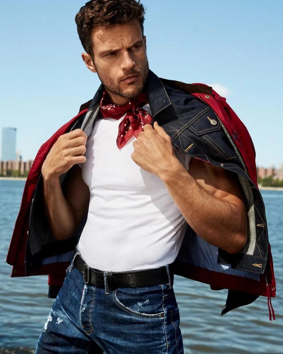 35岁的他登上中国版《时尚先生》封面,长得确实很帅