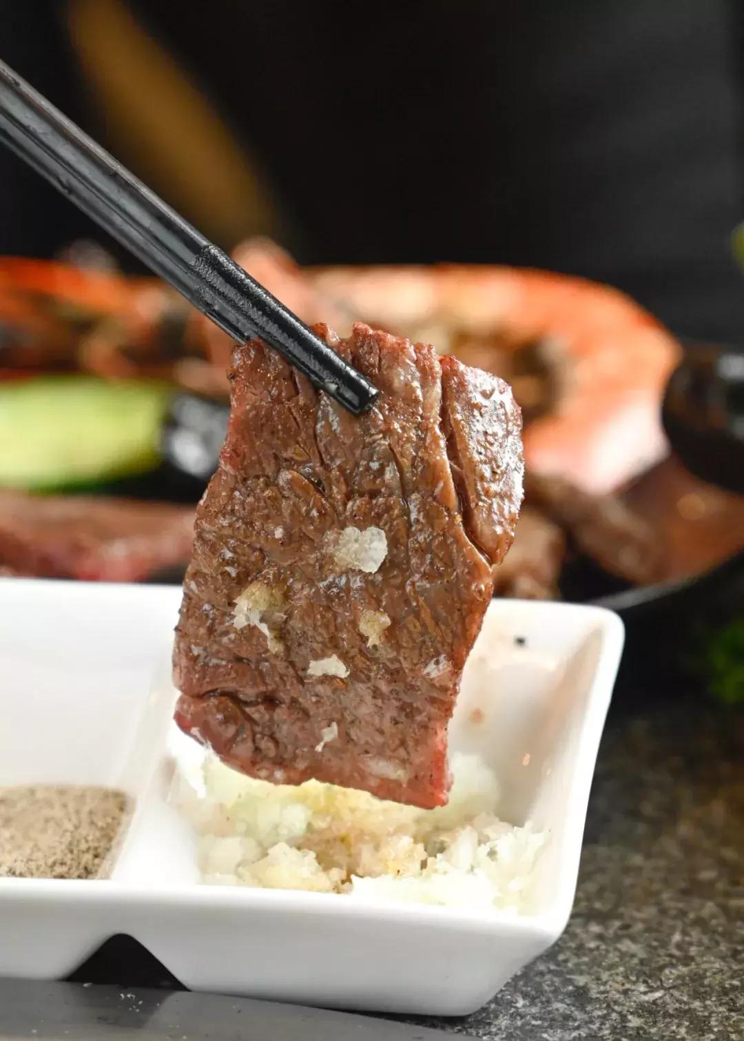 这家烤肉巨头新店开业就“爆店”！现在还能免费吃肉，这也太棒了