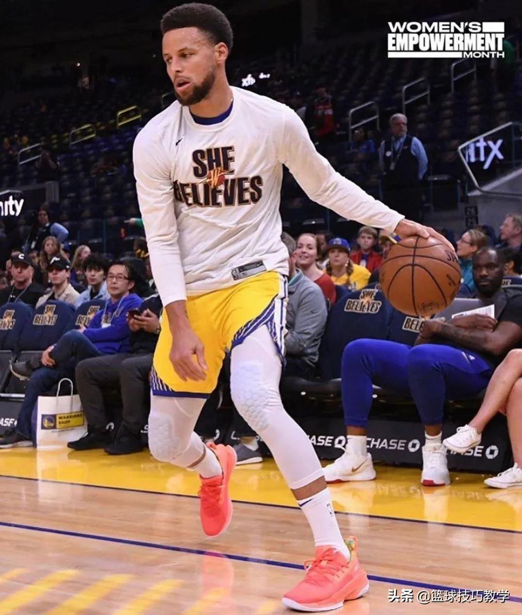 库里上脚了鸳鸯配色的战靴,他最重要的战靴原来是这双