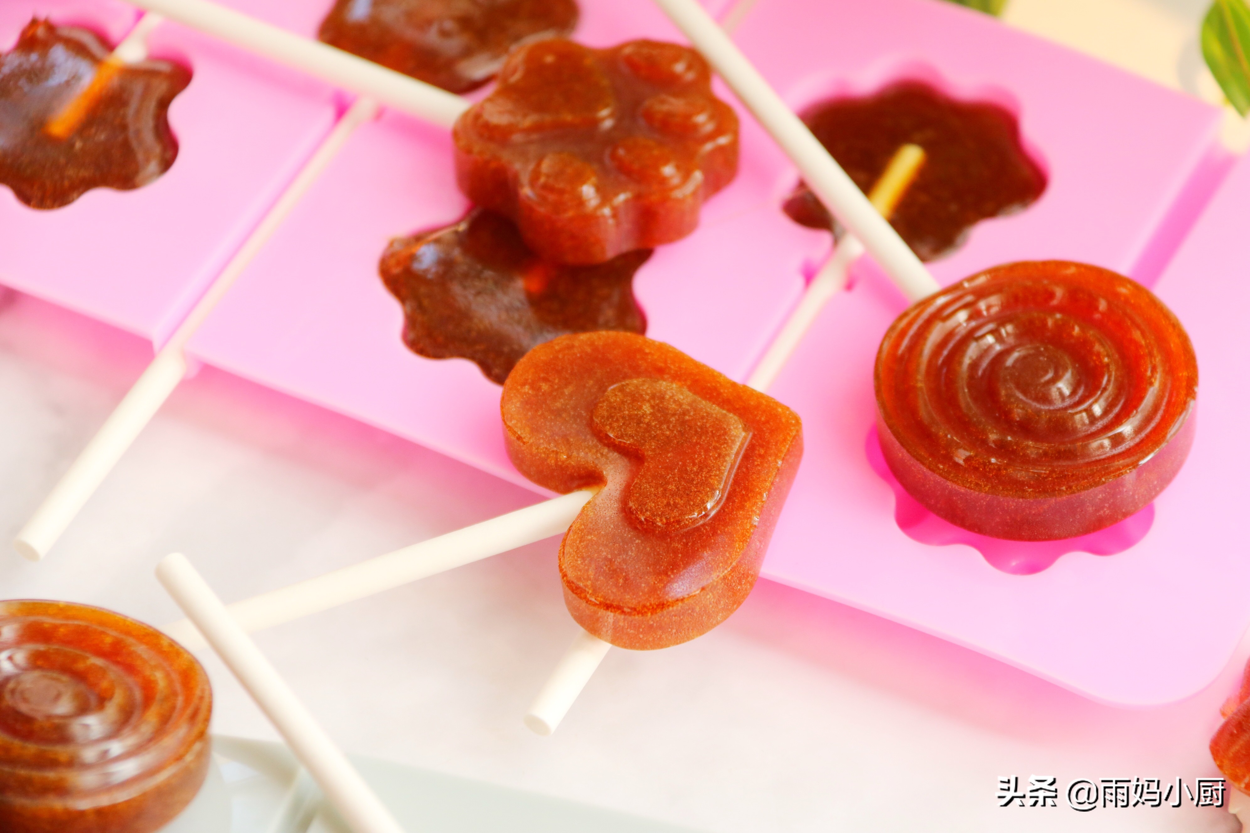 白糖雪梨的正确做法润肺止咳,用雪梨和冰糖做棒棒糖