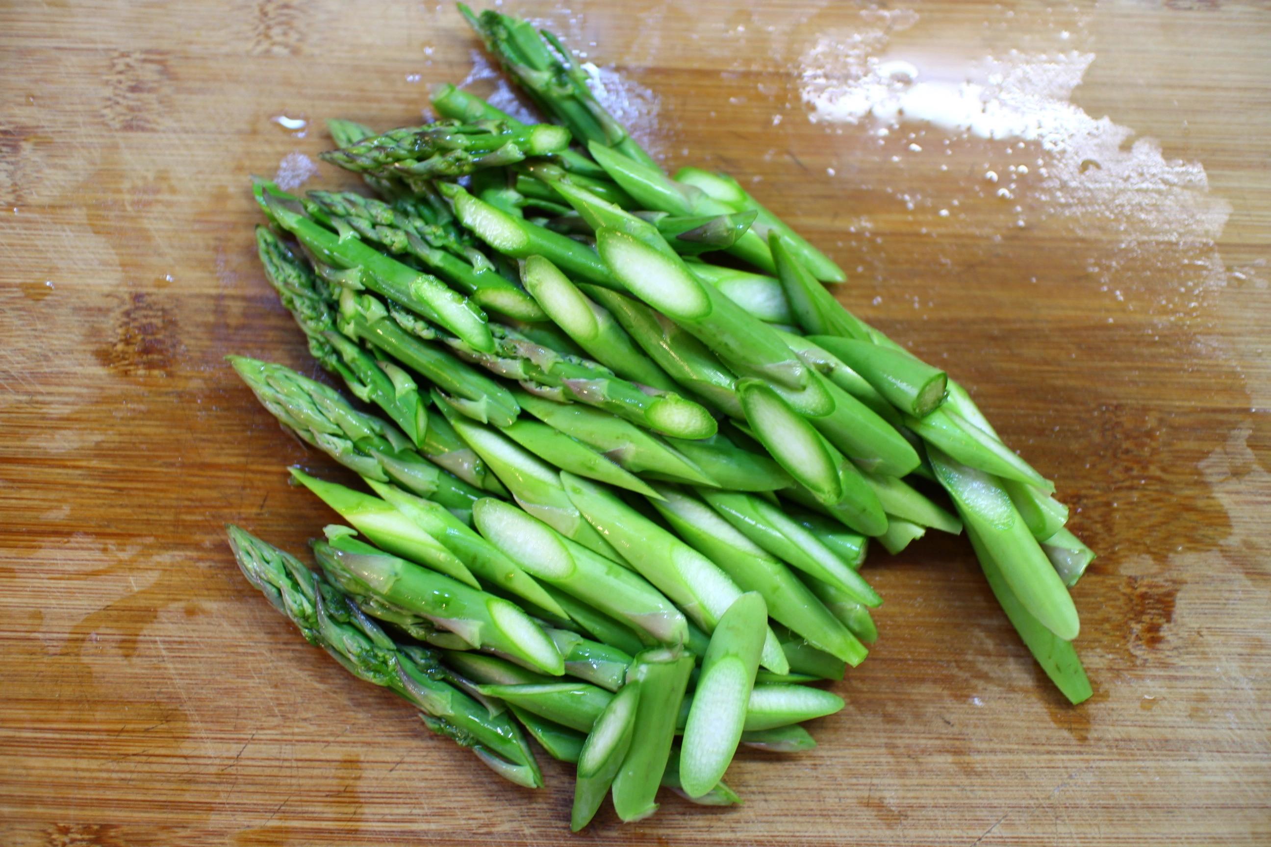 芦笋炒虾仁应季菜品,清脆爽口,女人常吃越来越苗条