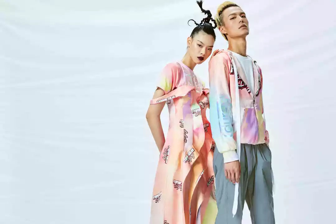 啥？这年头“杜蕾斯”都出时装了，这画风真的是让人一言难尽