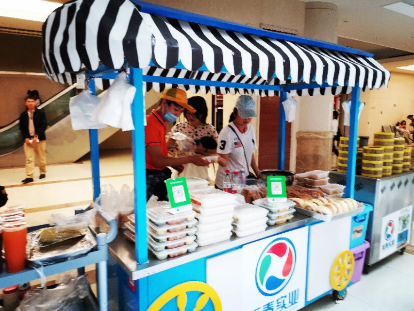 春节快到了，海南三亚*013院医**看病的人好多，干什么都得排队呀！