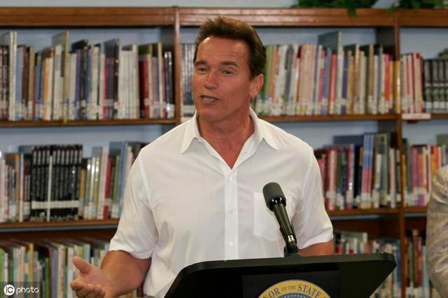 孩子上台演讲一句话说不出?家长用好这方法,300个观众都没问题