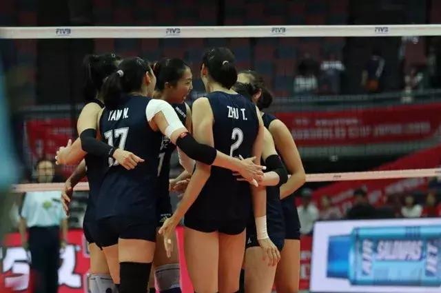 中国女排主力回归第四战对战美国,中国女排为夺冠喝彩