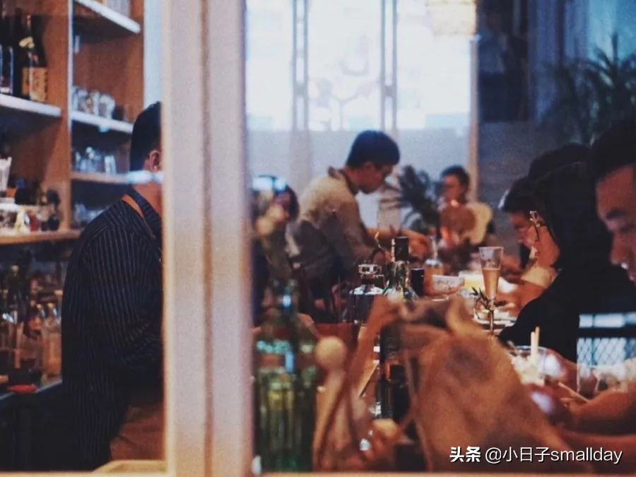 酒吧|坐上逃离人间的微醺列车