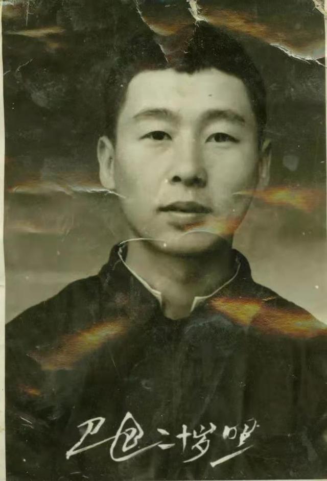 路遥谈贾平凹哭了,贾平凹评价路遥经济困难