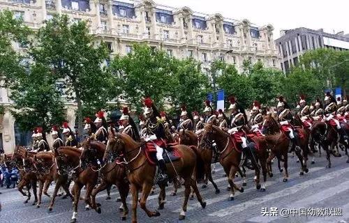 国庆节的来历和习俗简单一点,国庆节的由来和国庆节习俗