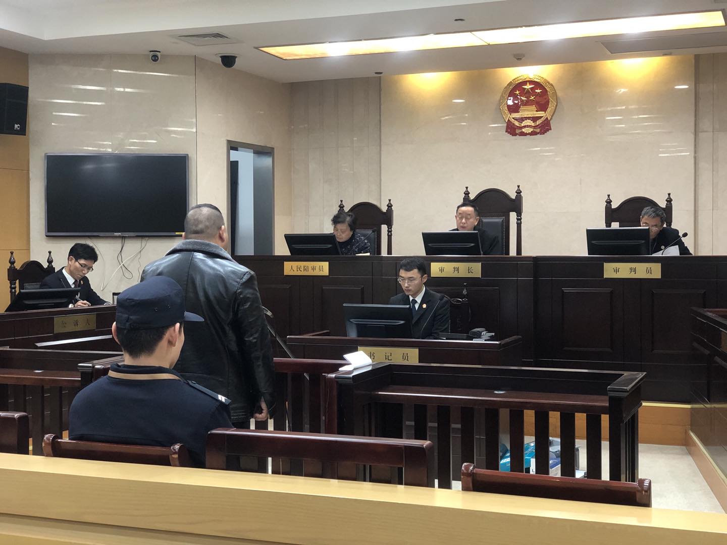 自来水公司腐败判决案例,自来水厂违纪案件