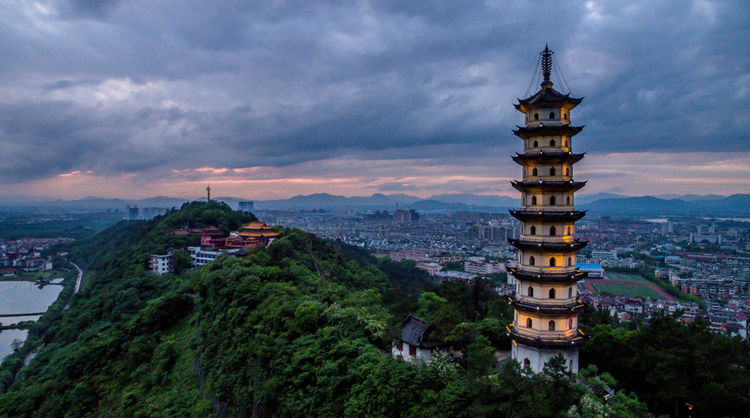 诗歌朗诵让祖国更加富强,诗歌让我们的生活更美好