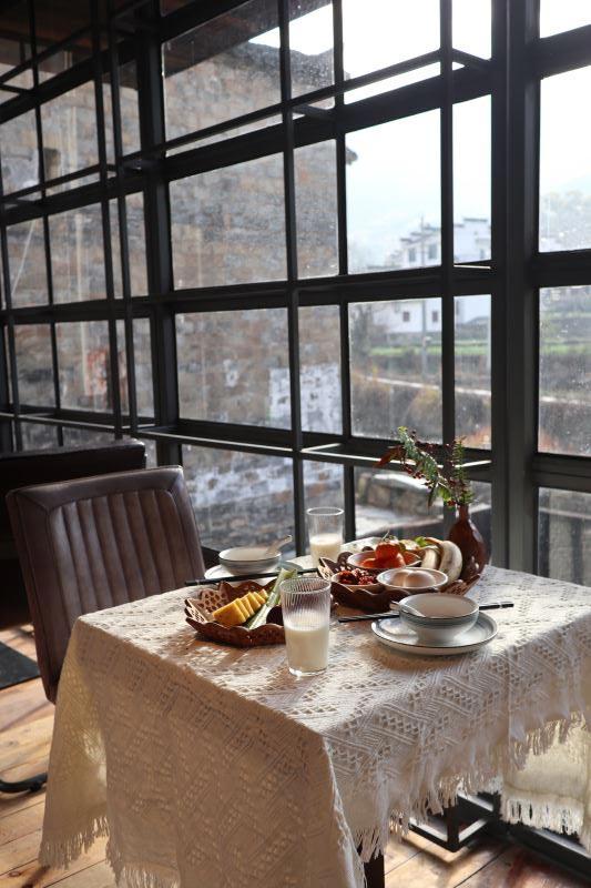 臻选人文度假品牌开山之作，惊艳问世，与月途看尽婺源千面之美