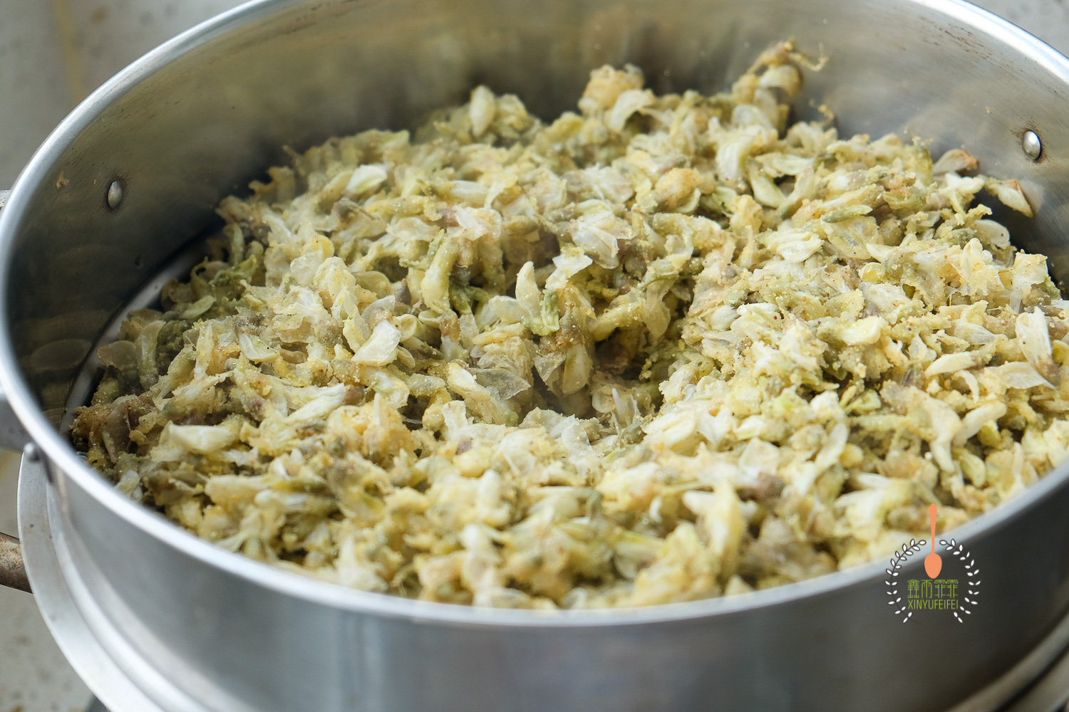 没有面粉又想吃蒸槐花的最佳吃法,蒸槐花不粘不坨有秘诀