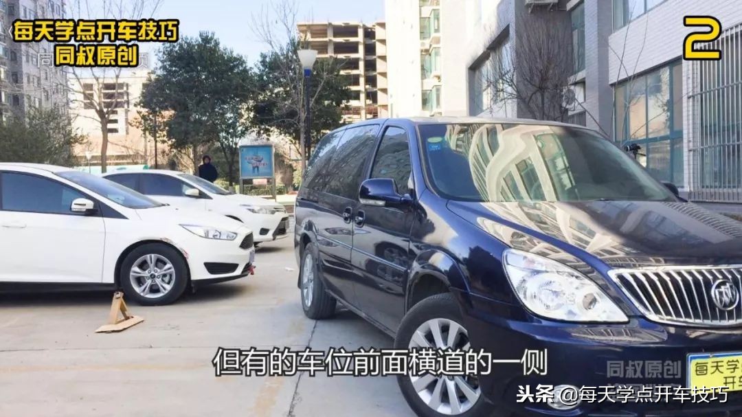 老小区狭窄空间倒车入库步骤详解,狭窄路右suv倒车入库实用技巧