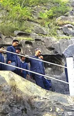 周总理在洛阳反复看了它半天,终因凑不足500元而依依不舍地离去