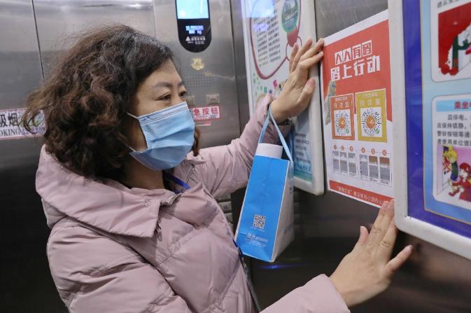 疫情期间地毯式拉网式排查,疫情防控不松懈入户排查筑防线