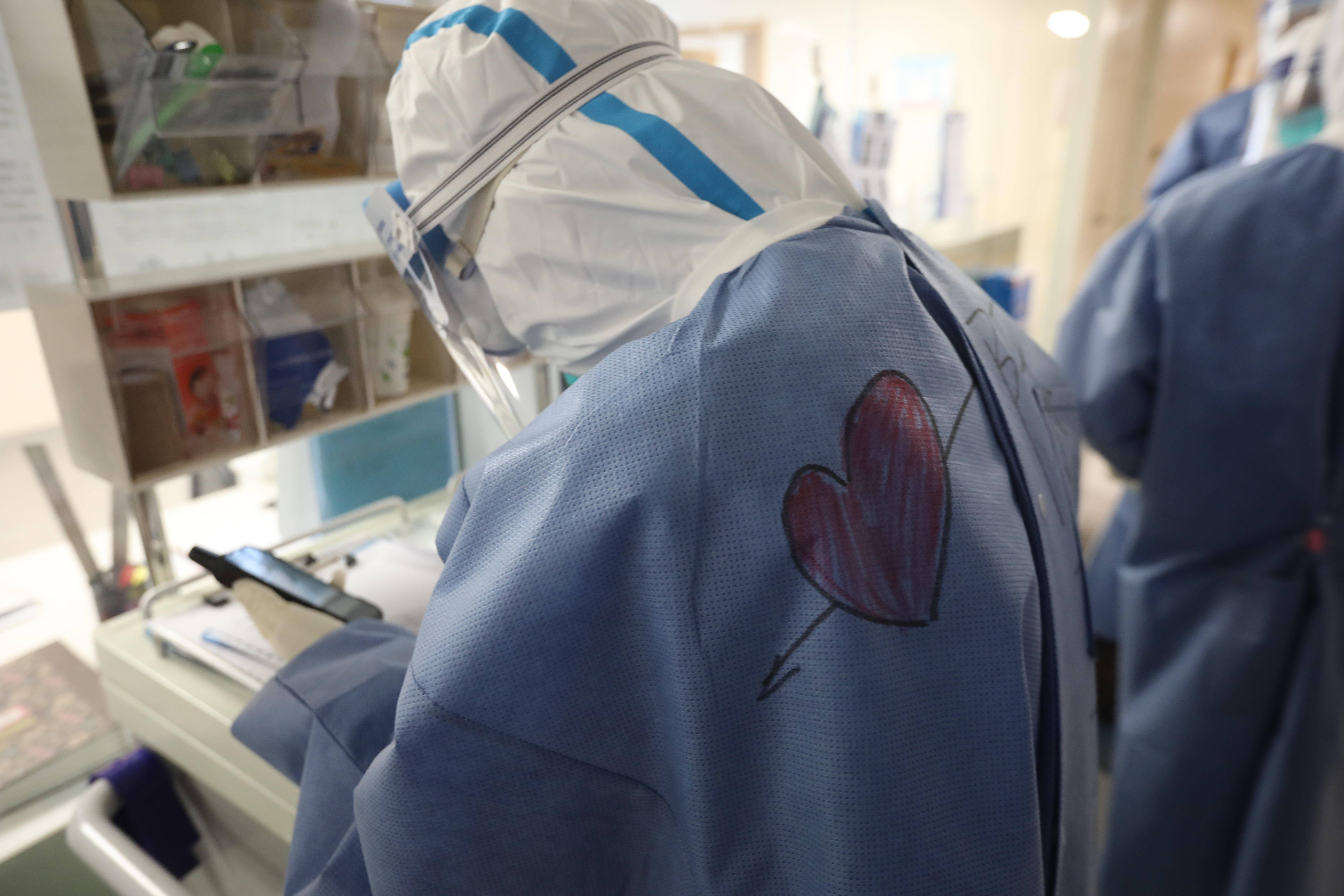 白衣作战袍,用爱守护“宁”