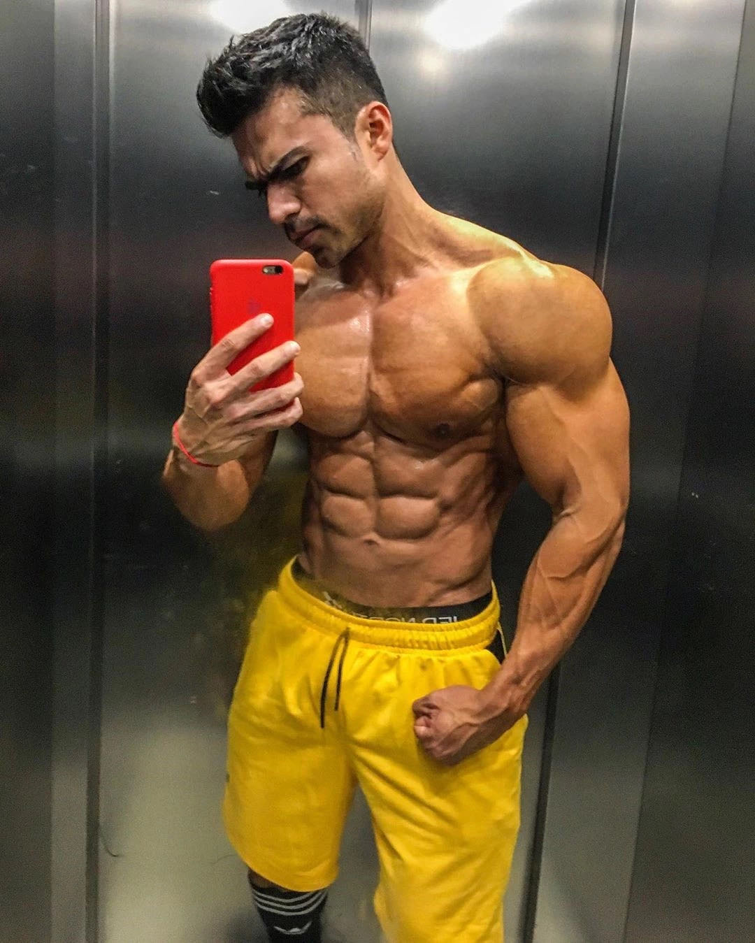 拥有巨石强森力量的锻炼方法,巨石强森日常健身训练