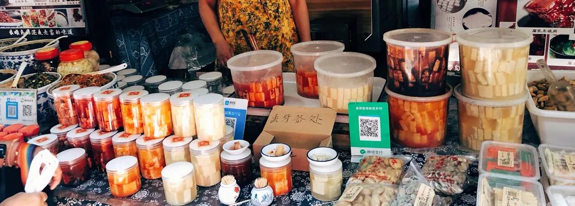 听戏享受这悠闲时光,听戏喝酒自在逍遥