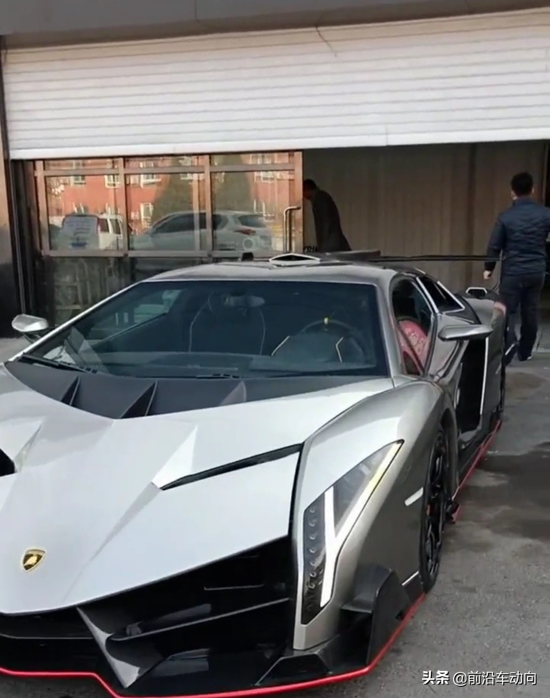 兰博基尼的毒药的英文名是什么,兰博基尼毒药venenoroadster敞篷