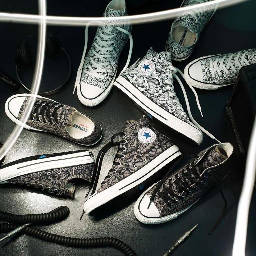 一双帆布鞋带你惊艳整个春夏,最近很火的一双蓝色帆布鞋