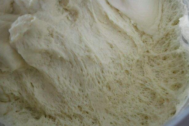 披萨皮松软还是脆的好吃,披萨皮为什么会不蓬松