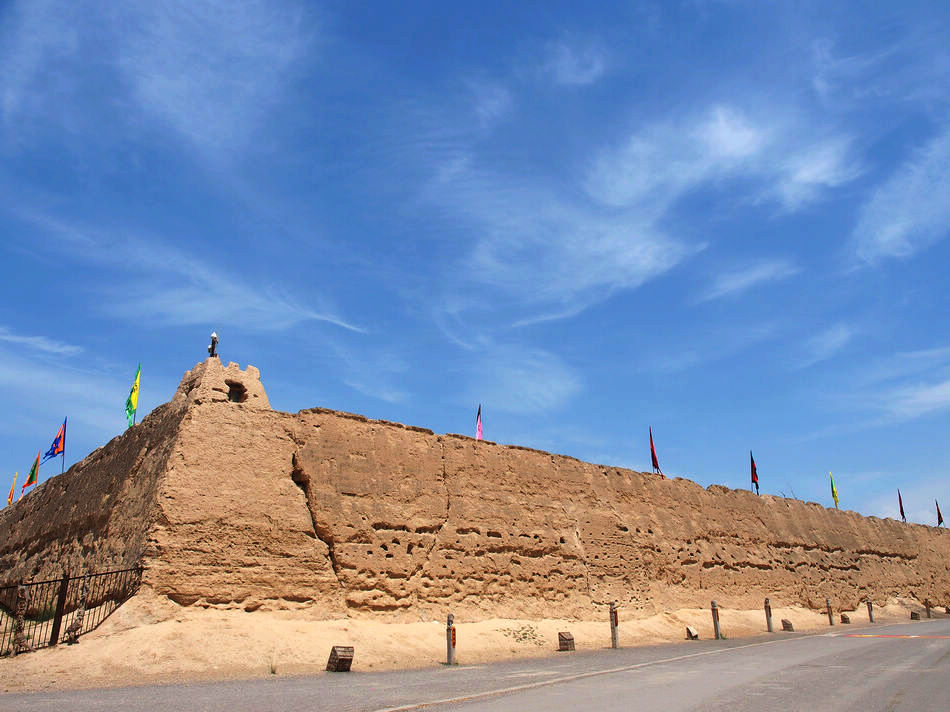 跟着星爷和老谋子的电影，去逛这座大名鼎鼎的西北影视城堡