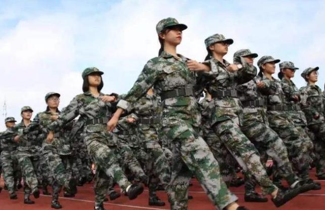 上好新生第一课国防教育活动,高一军训前入学教育