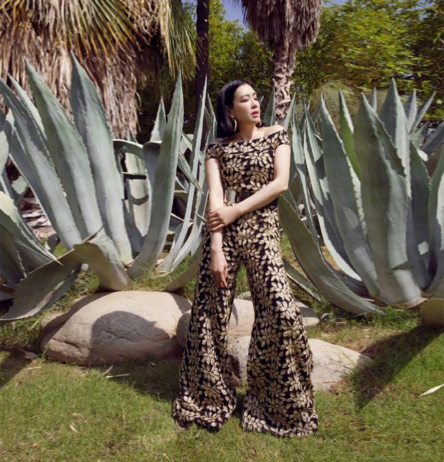 钟丽缇穿吊带外出超自信,钟丽缇穿黑色健美裤