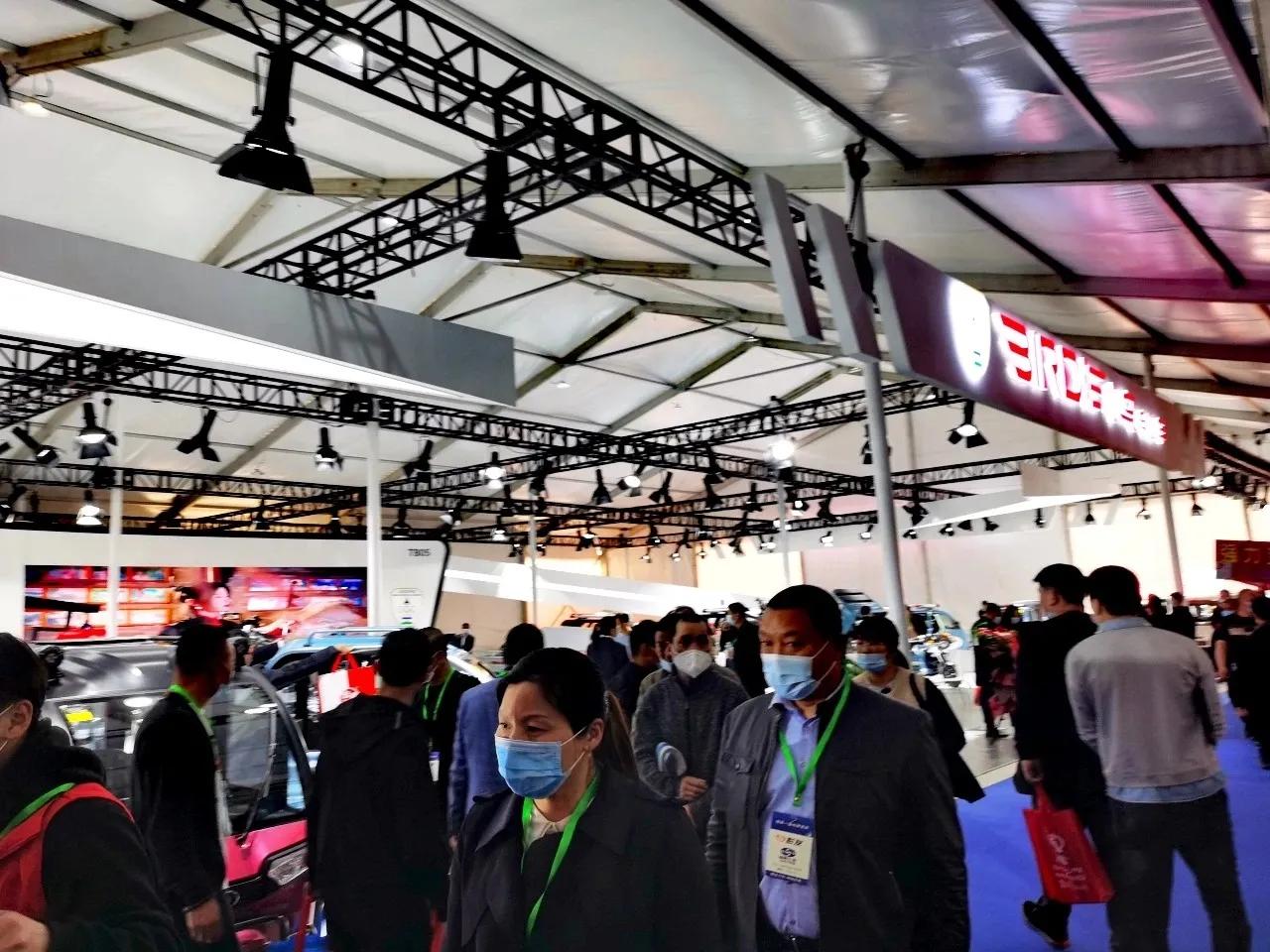 小鸟电动车和雅迪电动车哪个好,小鸟电动车和速派奇电动车哪个好