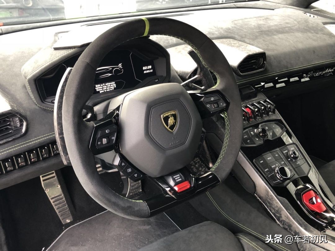 讲述放牛娃与蛮牛的完美邂逅，赛道试驾*博兰**基尼全系