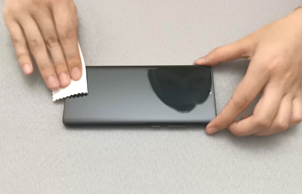 手机钢化膜怎么贴教程无黑边,手机贴钢化膜好还是水凝膜好