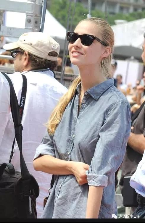 摩纳哥王妃终于精心打扮,摩纳哥最美王妃穿衣搭配