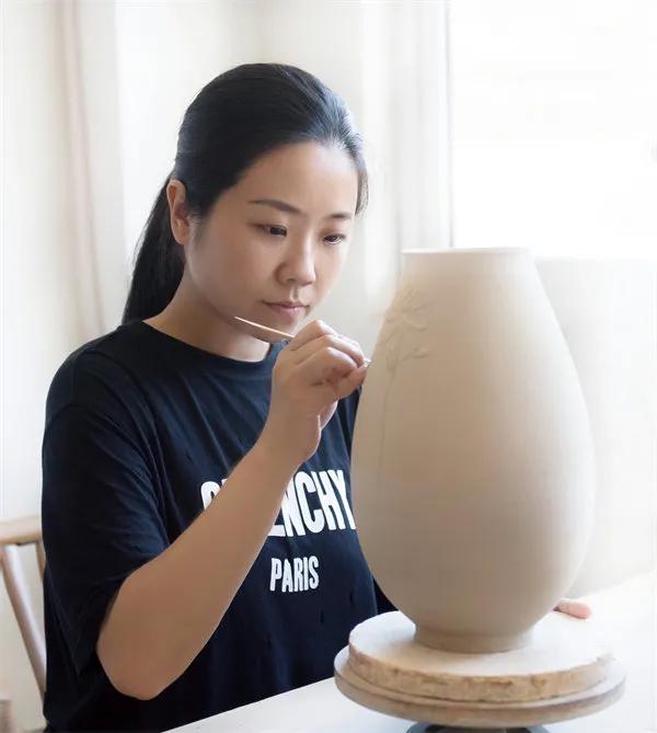 远山春色,龙泉青瓷艺术巴黎展