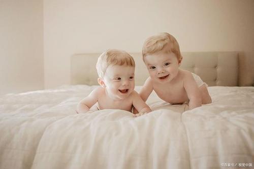 六个月不会翻身的宝宝该怎么办,我家宝宝六个月还不会翻身