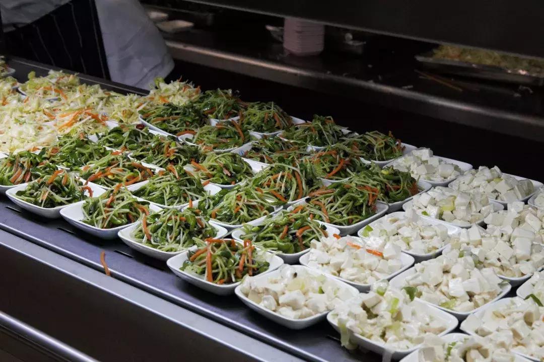 叫醒你的不是闹钟是给孩子做饭,清晨叫醒你的不是闹钟