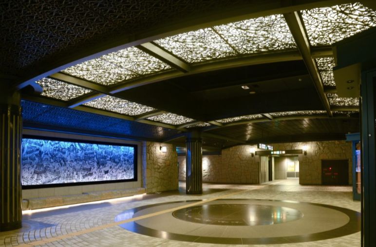 游客都去逛百货商店了，日本人自己去了这里