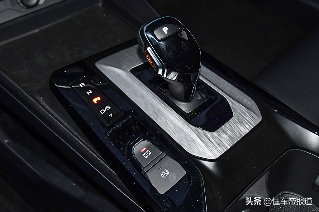 新名爵mg5红色,全新名爵mg5来了